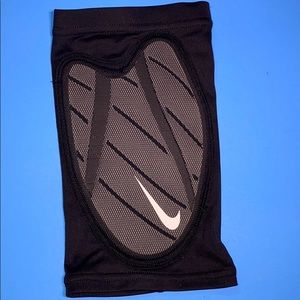 Nike Pro padded knee sleeve